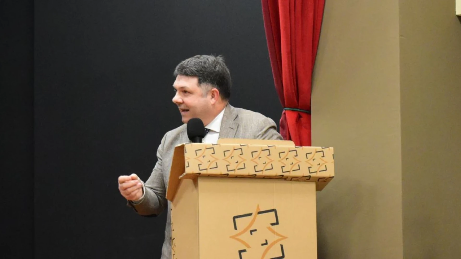 Saia risponde all’assessore Di Lucente. “Sul Caracciolo continuero’ sempre la battaglia per difenderlo”.